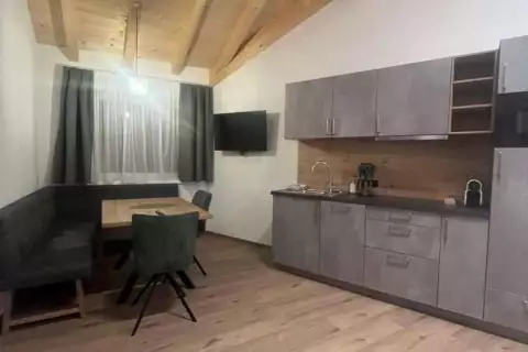 02_hausamrua_essbereich