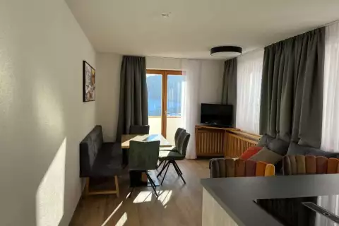 02_hausamrua_essbereich