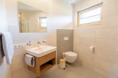 02a_hausamrua_fewo_rubin_wc